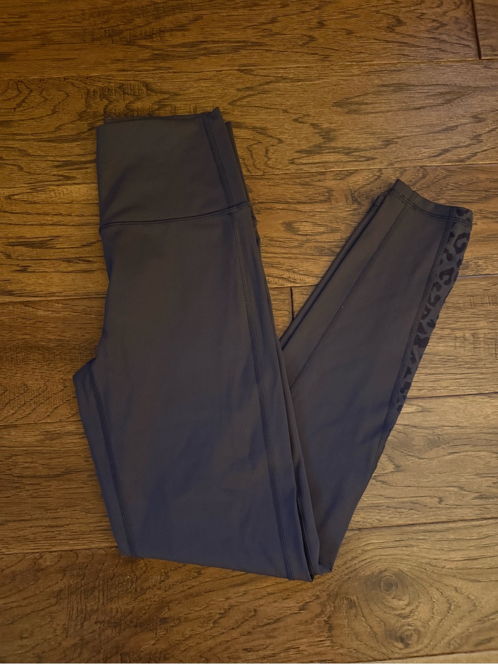 Offline by Aerie High Rise Leopard Side Panel Leggings 7/8 Size M